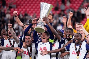 爱游戏游戏平台-包含从里昂防线松动到曼联加时末段防线松动，赛前尼斯备战欧超杯的词条