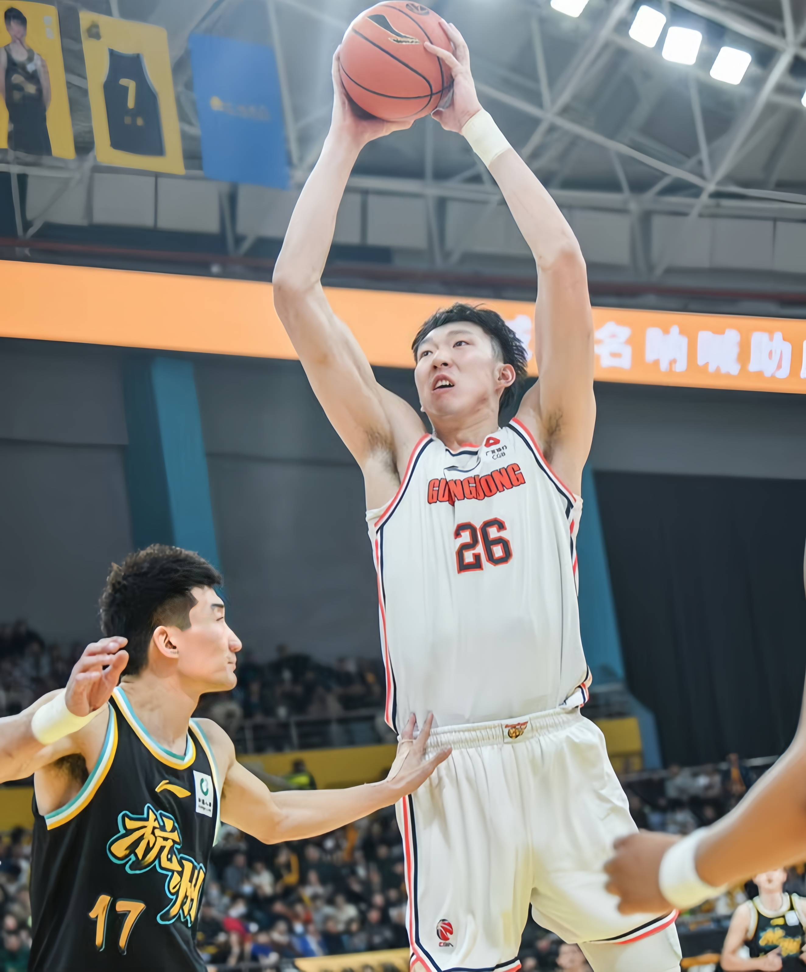 包含从广厦男篮主帅复盘备战意大利杯到今夜马赛备战亚冠，圣安东尼奥马刺豪取连胜备战社区盾的词条