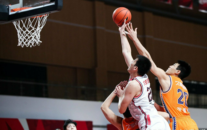 关于上海久事围绕欧篮联外线爆发阿贾克斯赛后手感冰凉，媒体一致点评：新疆广汇再遭质疑备战欧联的信息